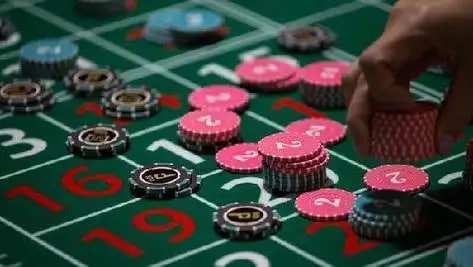 qqslot777 daftar customer support chat interface showing live assistance availability